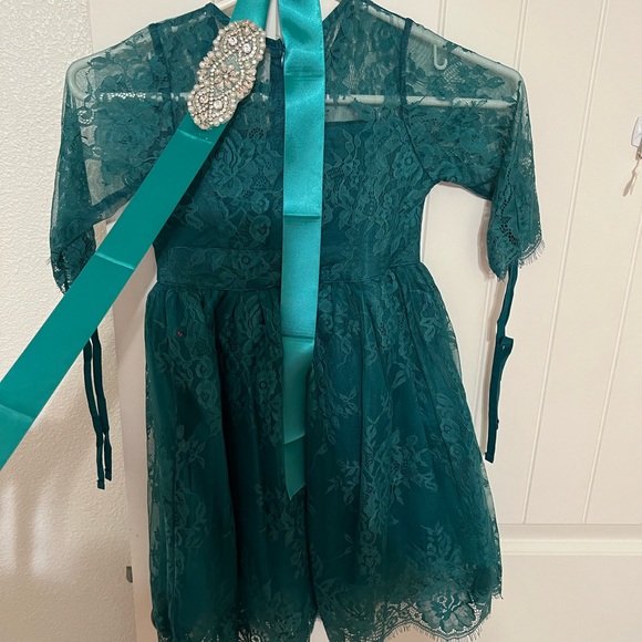 Emerald Green formal dress. - Picture 2 of 5
